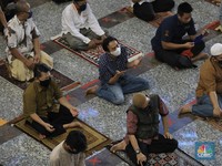 Ayo Bangun, Sahur! Simak Jadwal Imsak & Subuh Hari Ini
