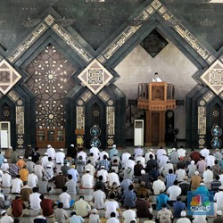 Penting Tahu, Doa Tahiyat Akhir Lengkap Sampai Salam