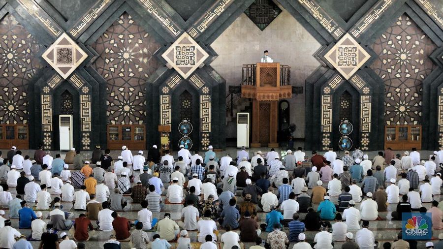 Shalat Jumat Perdana di Jakarta. CNBC Indonesia/Andrean Kristianto