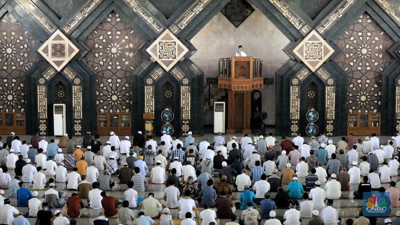 Shalat Jumat Perdana di Jakarta. CNBC Indonesia/Andrean Kristianto