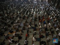 Bagaimana Hukum Shalat Jumat Apabila Idulfitri Jatuh pada Jumat?