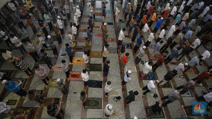 Shalat Jumat Perdana di Jakarta. CNBC Indonesia/Andrean Kristianto Shalat Jumat Perdana di Jakarta. CNBC Indonesia/Andrean Kristianto
