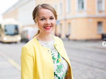 Tilap Duit Pajak Ini Menteri Cantik Finlandia Yang Mundur