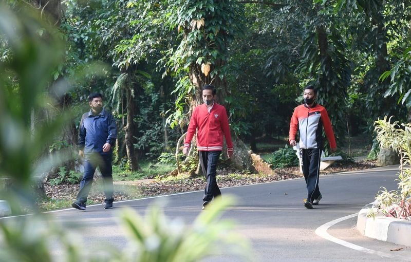 lahraga di Istana Bogor, Jokowi Ajak Rakyat Jaga Kesehatan Detik Prediksi, Jokowi, Kapolri, Corona, Covid-19