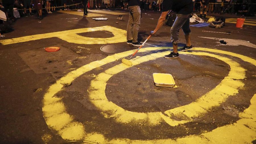 Mural Raksasa Black Lives Matter di Jalan Depan White House. AP/Jacquelyn Martin