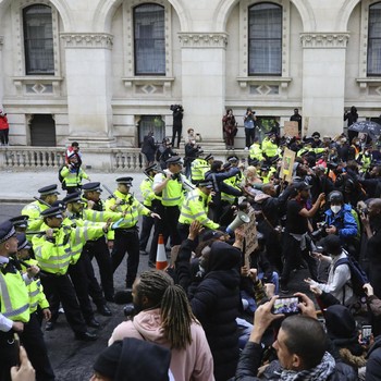 Demo Floyd Sampai ke Inggris, 10 Ribu Orang Turun ke Jalan