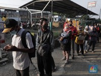 Penumpang KRL Mengular Saat New Normal, Apa Solusinya?