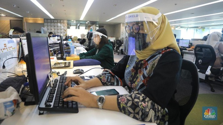 Ilustrasi aktifitas pekerja kantor (CNBC Indonesia/Andrean Kristianto)