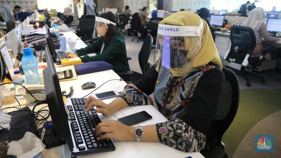 Ilustrasi aktifitas pekerja kantor (CNBC Indonesia/Andrean Kristianto)