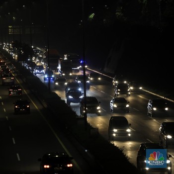 Masuki PSBB Transisi, Jalanan Jakarta Macet Banget!