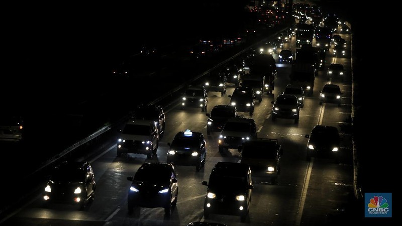 Vehicles are caught in a congestion as the flow of traffic of the capital significantly increases during a rush hour in Jakarta, Indonesia, Monday, June 8, 2020. Indonesia’s capital of Jakarta, the city hardest hit by the new coronavirus, has partly reopened after two months of partial lockdown as the world’s fourth most populous nation braces to gradually reopen its economy. (AP Photo/Achmad Ibrahim)