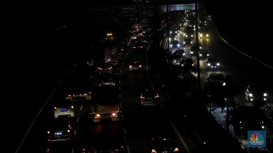 Vehicles are caught in a congestion as the flow of traffic of the capital significantly increases during a rush hour in Jakarta, Indonesia, Monday, June 8, 2020. Indonesia’s capital of Jakarta, the city hardest hit by the new coronavirus, has partly reopened after two months of partial lockdown as the world’s fourth most populous nation braces to gradually reopen its economy. (AP Photo/Achmad Ibrahim)