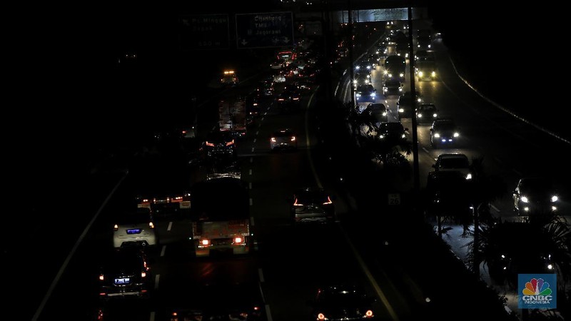 Vehicles are caught in a congestion as the flow of traffic of the capital significantly increases during a rush hour in Jakarta, Indonesia, Monday, June 8, 2020. Indonesia’s capital of Jakarta, the city hardest hit by the new coronavirus, has partly reopened after two months of partial lockdown as the world’s fourth most populous nation braces to gradually reopen its economy. (AP Photo/Achmad Ibrahim)