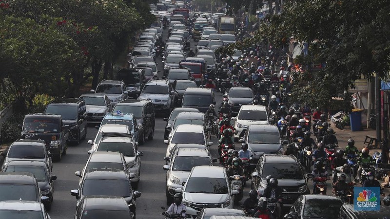 Vehicles are caught in a congestion as the flow of traffic of the capital significantly increases during a rush hour in Jakarta, Indonesia, Monday, June 8, 2020. Indonesia’s capital of Jakarta, the city hardest hit by the new coronavirus, has partly reopened after two months of partial lockdown as the world’s fourth most populous nation braces to gradually reopen its economy. (AP Photo/Achmad Ibrahim)