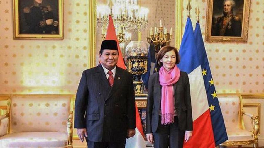 Menhan Prabowo Subianto melakukan pertemuan bilateral dengan Menhan Prancis, Florence Parly. (Dok. KBRI Paris)
