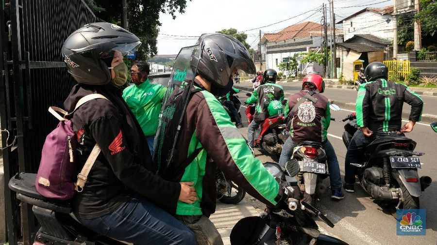 Ojek Online (վ/Andrean Kristianto)