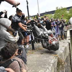 Siapa Edward Colston yang Buat Inggris Demo?