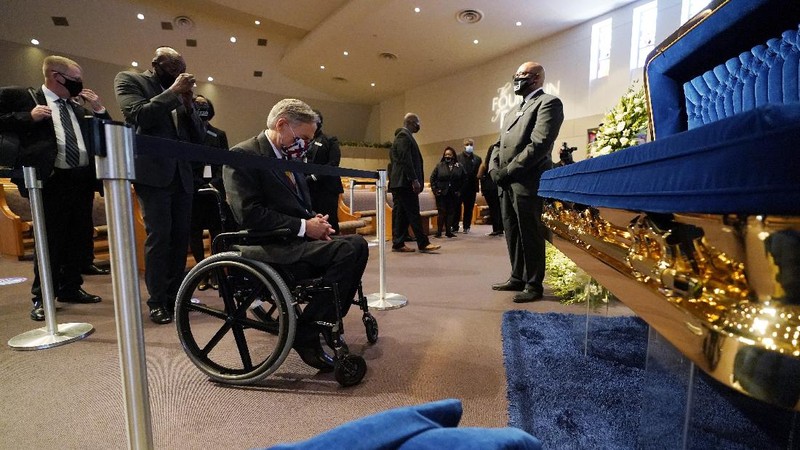 Mourners pass by the casket of George Floyd during a public visitation for Floyd at the Fountain of Praise church Monday, June 8, 2020, in Houston. (AP Photo/David J. Phillip, Pool)