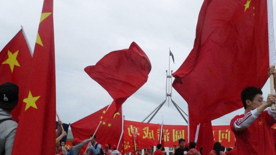 Pro-China demonstrators gather outside Parliament House in Canberra, Australia Thursday, March 23, 2017, ahead of the arrival of Chinese Premier Li Keqiang. Li's visit to Australia and New Zealand is the first by a Chinese premier in 11 years. (AP Photo/Rod McGuirk)