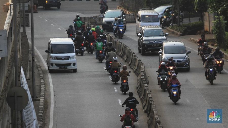 Pelanggaran Lalu Lintas (CNBC Indonesia/Tri Susilo)