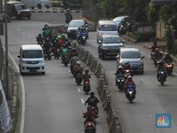 Putar Balik Jauh, Pemotor di Ciledug Ramai-ramai Lawan Arah!