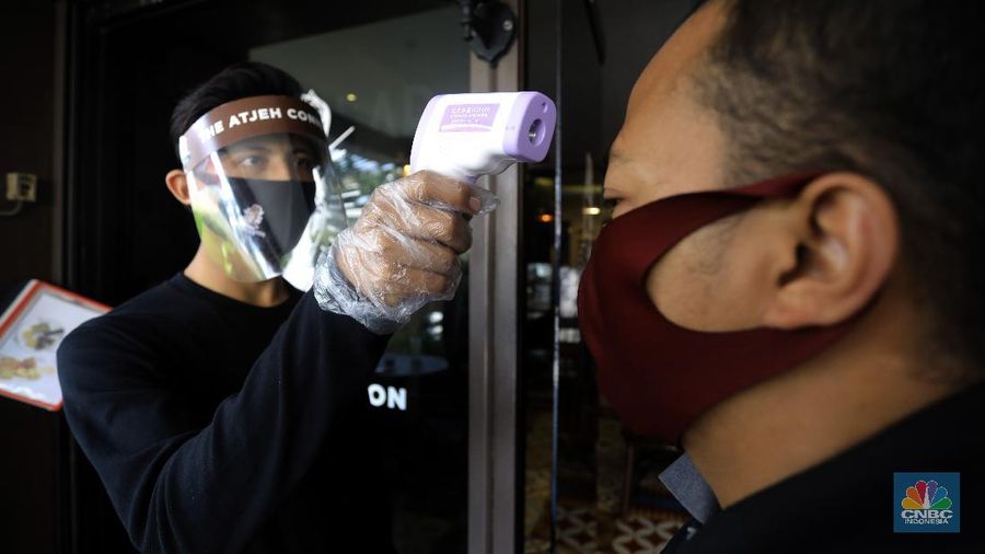 Restoran yang menerapkan protokol kesehatan pencegahan COVID-19. (CNBC Indonesia/Andrean Kristianto)
