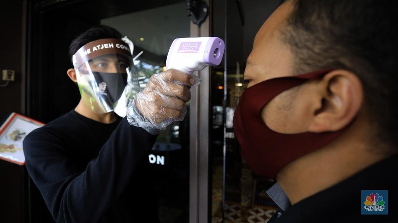 Restoran yang menerapkan protokol kesehatan pencegahan COVID-19. (CNBC Indonesia/Andrean Kristianto)