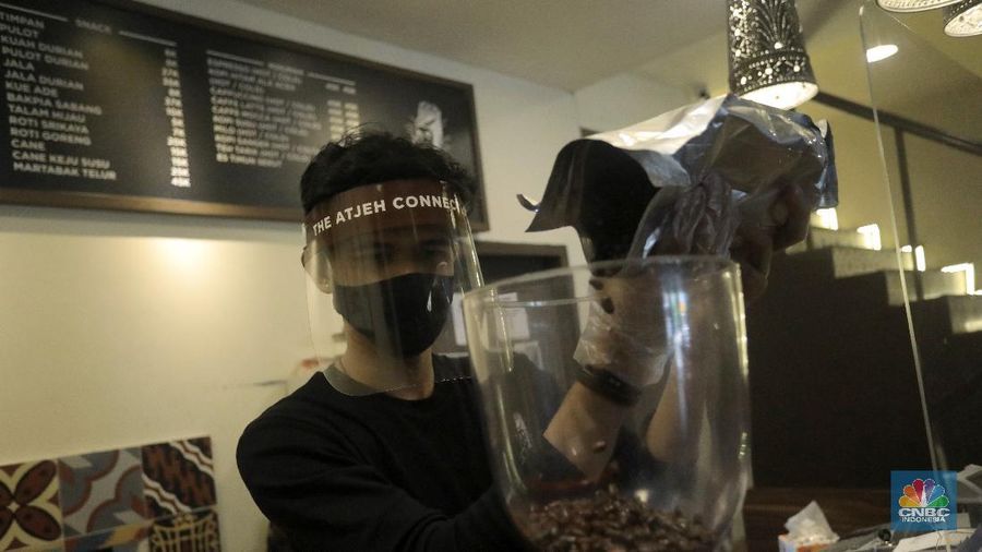 Restoran yang menerapkan protokol kesehatan pencegahan COVID-19. (CNBC Indonesia/Andrean Kristianto)