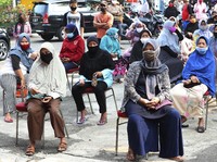 New Normal Pembagian Sembako RI: Jaga Jarak & Pakai Masker!