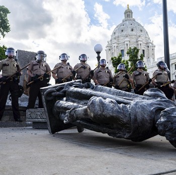 Saat Patung Columbus Jadi Sasaran Demo Floyd di AS