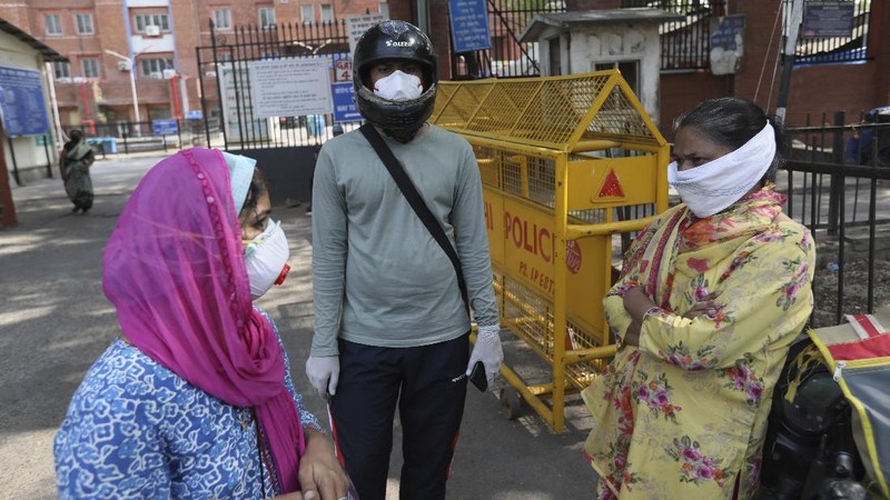 Workers on a highway construction site return after day's work, in Ghaziabad, on the outskirts of New Delhi, India, May 16, 2020. India's lockdown, imposed March 25, is set to at least partially end May 18. Some restrictions on manufacturing, agriculture and self-employment were lifted May 4 to ease the burden on the poor and informal sector workers who comprise the majority of India's workforce. (AP Photo/Manish Swarup)