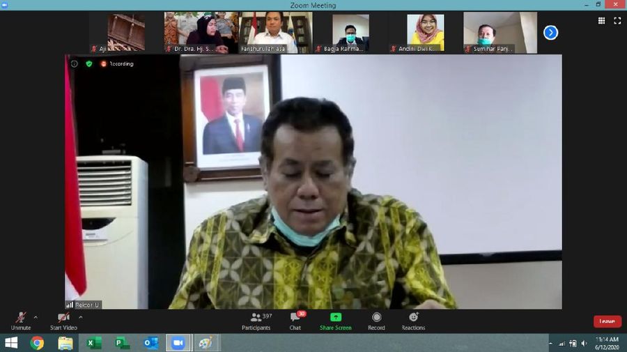 Universitas Indonesia (UI) dan Badan Pengatur Hilir Minyak dan Gas Bumi (BPH Migas) menjalin kerja sama terkait pengkajian, sosialisasi, dan pengabdian kepada masyarakat di sektor hilir migas. Penandatangan dilakukan antara Rektor UI Ari Kuncoro dan Kepala BPH Migas Fanshurullah Asa di sela-sela webinar 