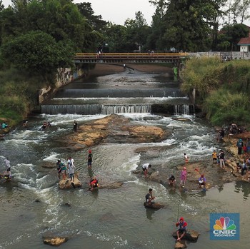 Wisata Murah Muriah 'Air Terjun' Dadakan di  Tangsel