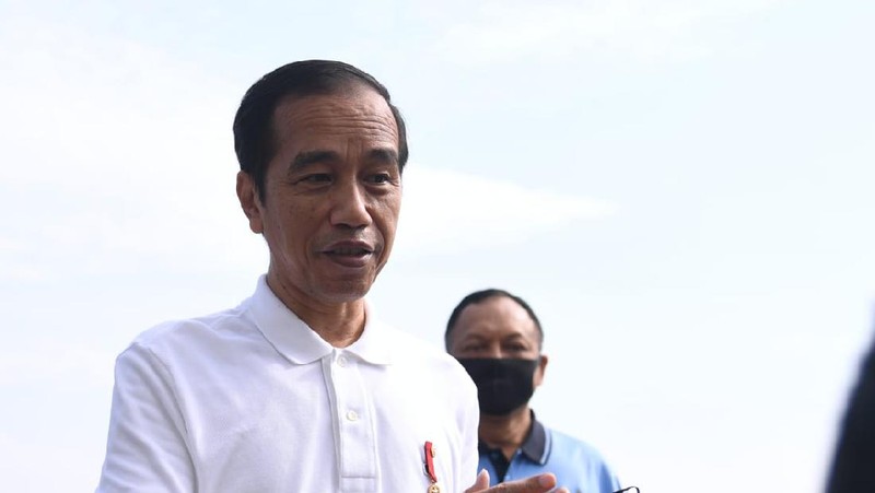 Presiden Jokowi Berolahraga Pagi Bersama para Kepala Staf TNI di Istana Bogor. (Lukas - Biro Pers Sekretariat Presiden)