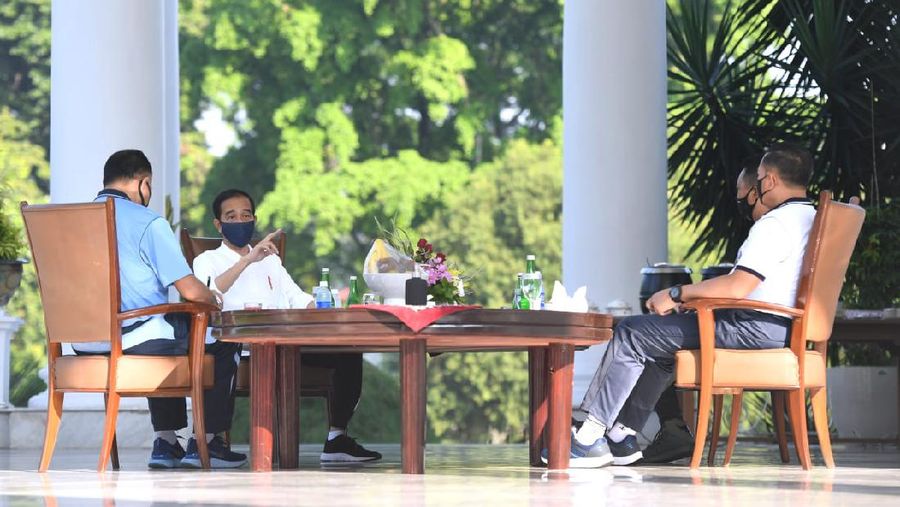 Presiden Jokowi Berolahraga Pagi Bersama para Kepala Staf TNI di Istana Bogor. (Lukas - Biro Pers Sekretariat Presiden)