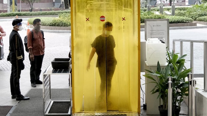 Staff wear face shields as a precaution against the new coronavirus at the reception desk of Senayan City shopping mall in Jakarta, Indonesia, Tuesday, June 9, 2020. As Indonesia's overall virus caseload continues to rise, the capital city has moved to restore normalcy by lifting some restrictions this week, saying that the spread of the virus in the city of 11 million has slowed after peaking in mid-April. (AP Photo/Dita Alangkara)