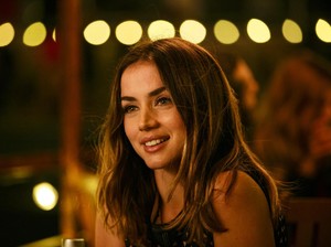 Sinopsis Overdrive di Bioskop Trans TV Hari Ini, Dibintangi Ana de Armas