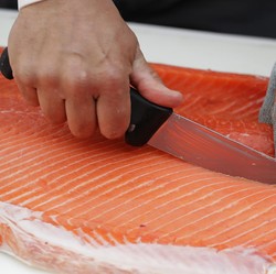 Salmon 'Biang Kerok' Kasus Covid-19 Baru di China?