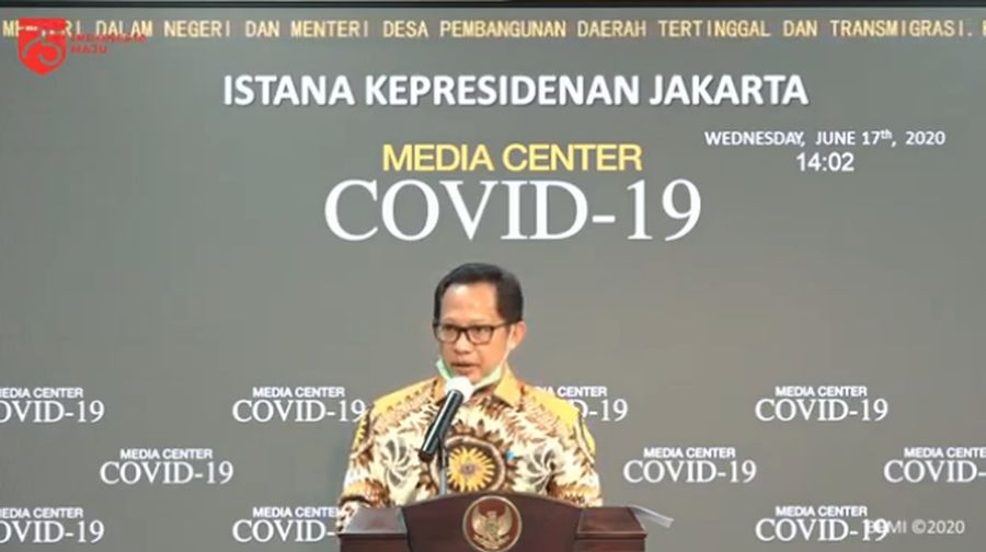 Menteri Dalam Negeri, Tito Karnavian Memberikan Keterangan Pers Mengenai Bantuan Sosial (Tangkapan Layar Youtube Sekretariat Presiden)