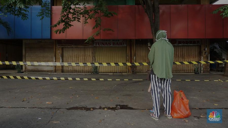 Pasar kebayoran Lama Tutup akibat adanya pedagang yang terinveksi COVID-19 (CNBC Indonesia/ Tri Susilo)