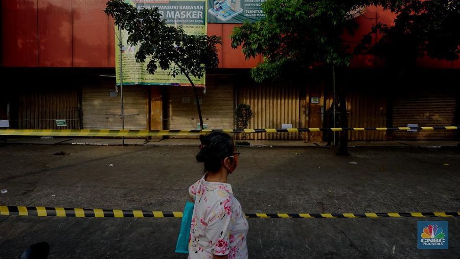 Pasar kebayoran Lama Tutup akibat adanya pedagang yang terinveksi COVID-19 (CNBC Indonesia/ Tri Susilo)