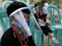 Face Shield Bisa Cegah Penularan Corona, Ini Cara Buatnya