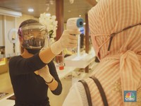 Jawabannya Menarik! Lebih Aman Pakai Masker atau Face Shield?