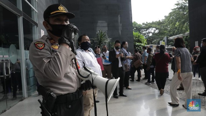 Nasabah Indosurya saat sidang Verifikasi Bilyet di Pengadilan Negeri Jakarta Pusat (CNBC Indonesia/ Muhammad Sabki) Nasabah Indosurya saat sidang Verifikasi Bilyet di Pengadilan Negeri Jakarta Pusat, Jumat (19/6/2020) (CNBC Indonesia/ Muhammad Sabki)