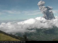 Tiba-tiba, Merapi Meletus dan Lontarkan Abu Setinggi 6 KM