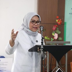 Lolos dari Hukuman Mati, Kepulangan Etty Disambut Menaker Ida