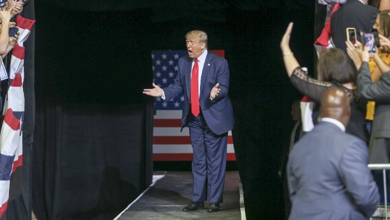 President Donald Trump reacts to applause from his supporters during his campaign rally at BOK Center in Tulsa, Okla., Saturday, June 20, 2020. (Ian Maule/Tulsa World via AP)