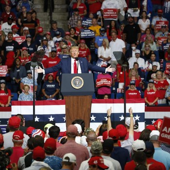 Kampanye Saat Pandemi, Pendukung Trump Tidak Gunakan Masker