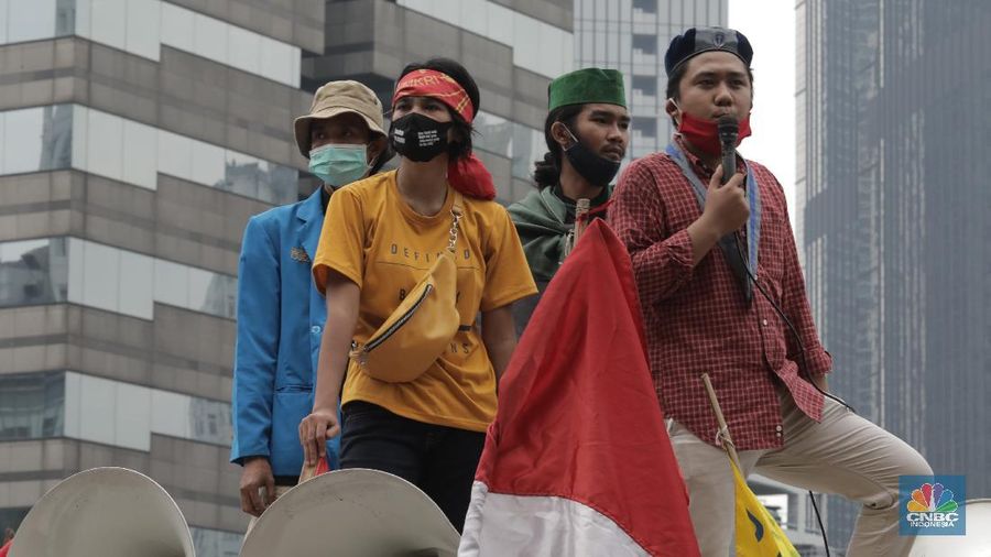 Demo saat New Normal. CNBC Indonesia/Muhammad Sabki