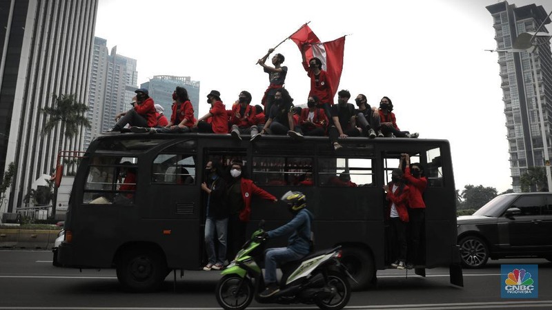 Demo saat New Normal. CNBC Indonesia/Muhammad Sabki